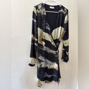 Babaton Aritzia women’s wrap dress - size large - long sleeve - abstract print